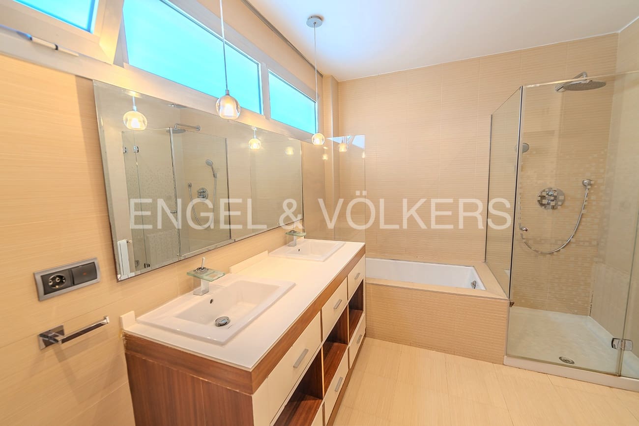 5 bedroom Villa for sale in Elche / Elx with pool garage - € 735,000 (Ref: 7862810)