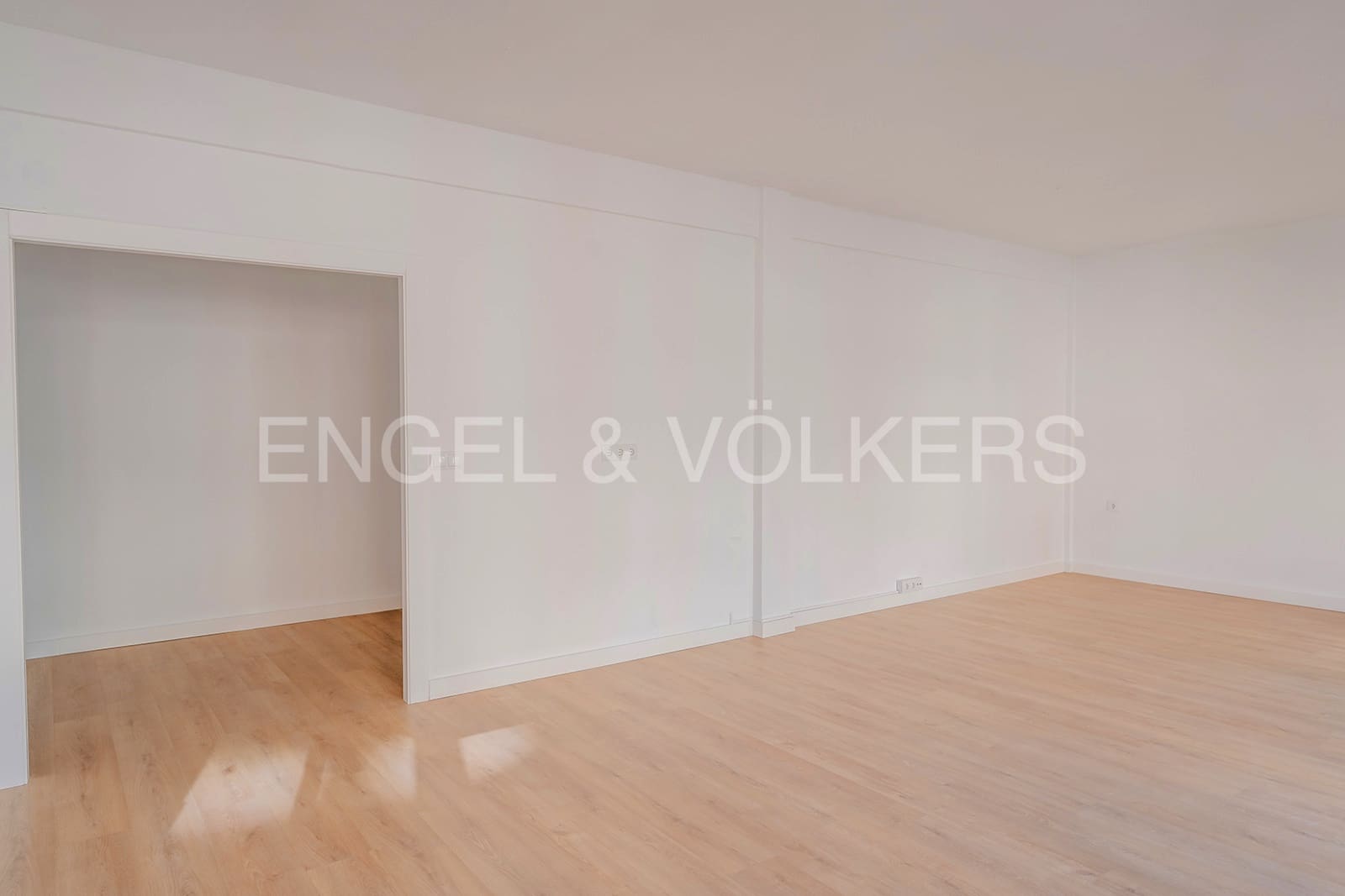 4 bedroom Apartment for sale in Alicante / Alacant city - € 420,000 (Ref: 7965619)