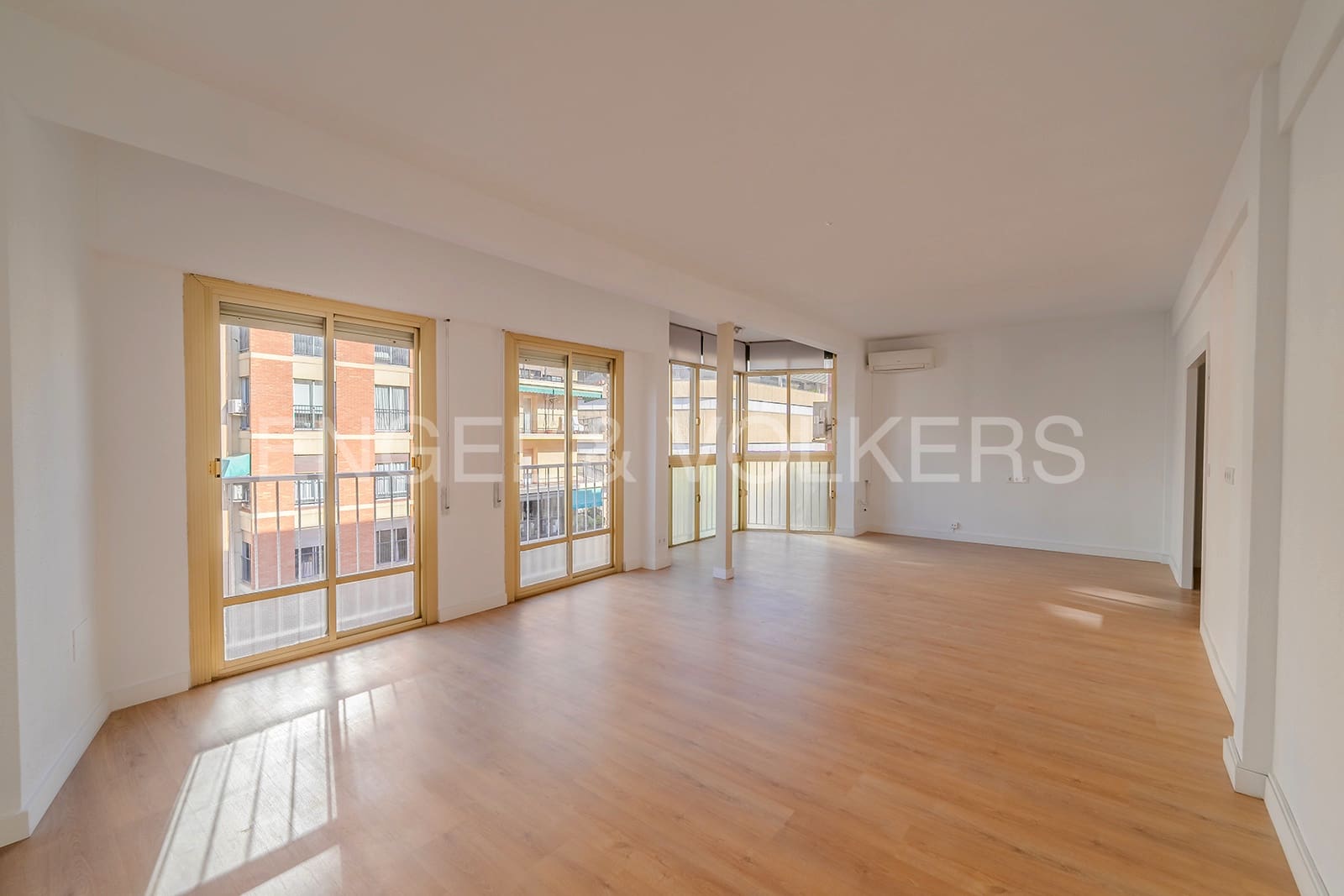 4 bedroom Apartment for sale in Alicante / Alacant city - € 420,000 (Ref: 7965619)