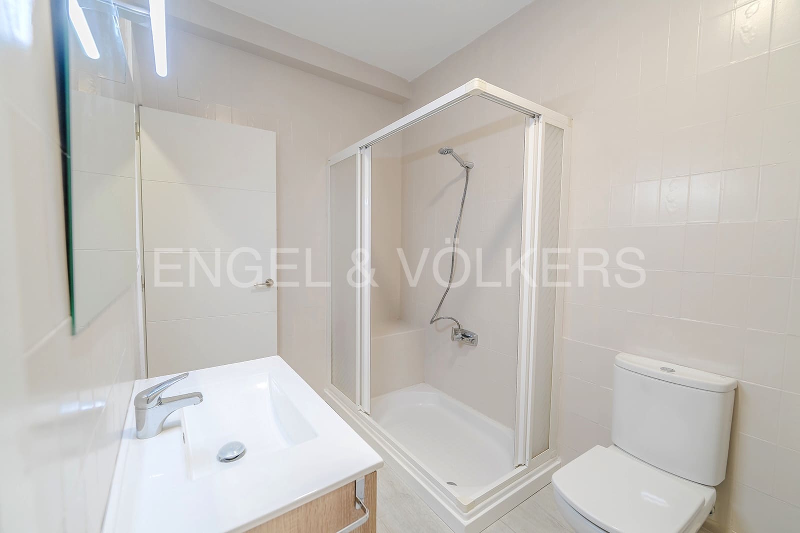 4 bedroom Apartment for sale in Alicante / Alacant city - € 420,000 (Ref: 7965619)