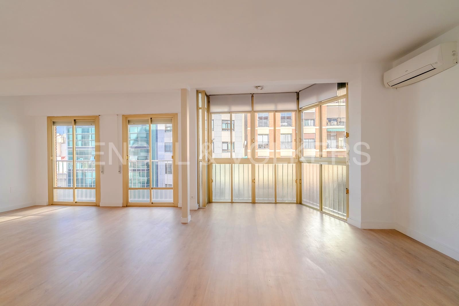 4 bedroom Apartment for sale in Alicante / Alacant city - € 420,000 (Ref: 7965619)