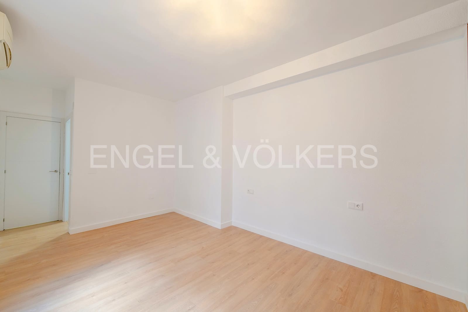 4 bedroom Apartment for sale in Alicante / Alacant city - € 420,000 (Ref: 7965619)