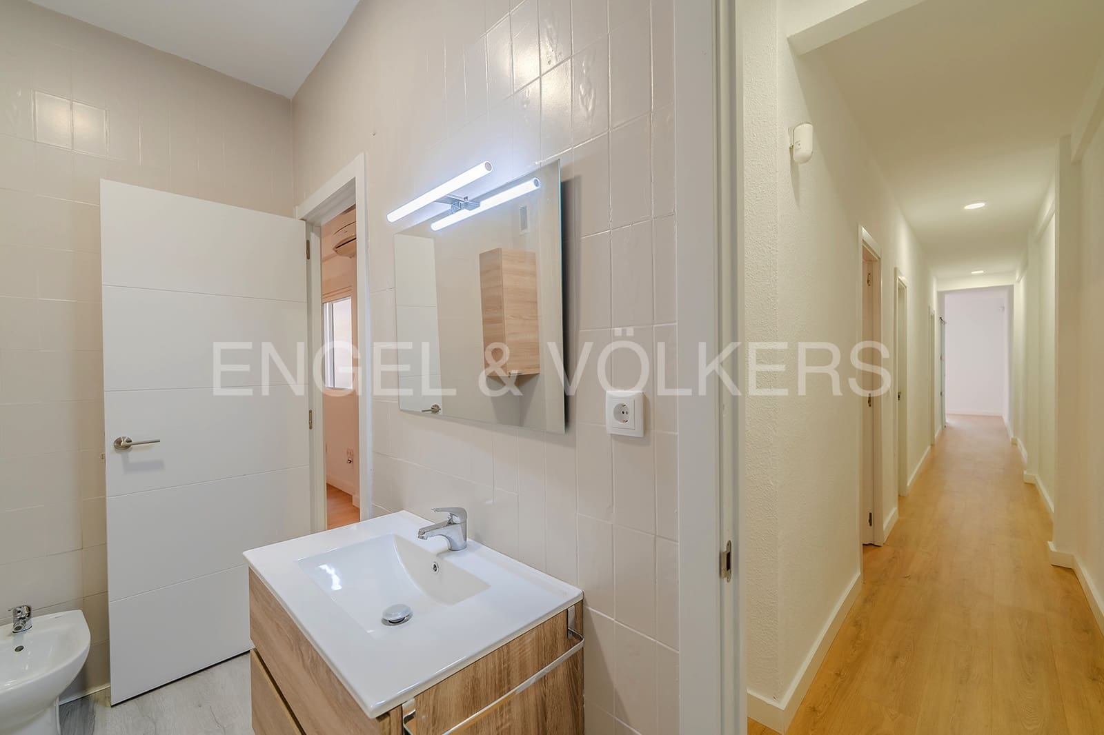 4 bedroom Apartment for sale in Alicante / Alacant city - € 420,000 (Ref: 7965619)