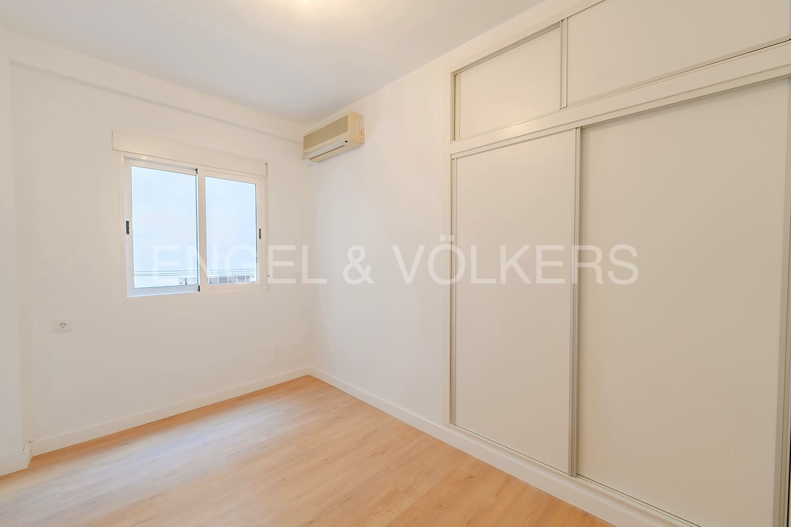 4 bedroom Apartment for sale in Alicante / Alacant city - € 420,000 (Ref: 7965619)