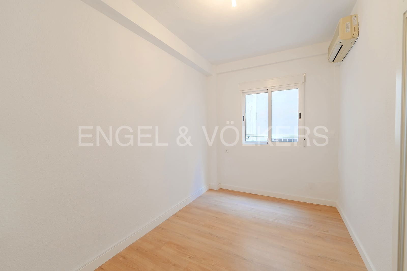 4 bedroom Apartment for sale in Alicante / Alacant city - € 420,000 (Ref: 7965619)