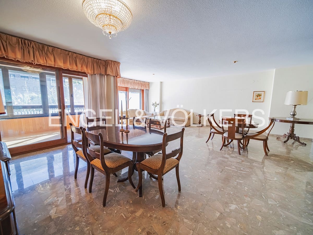 4 soveværelse Lejlighed til salg i Alicante by med garage - € 450.000 (Ref: 8141296)