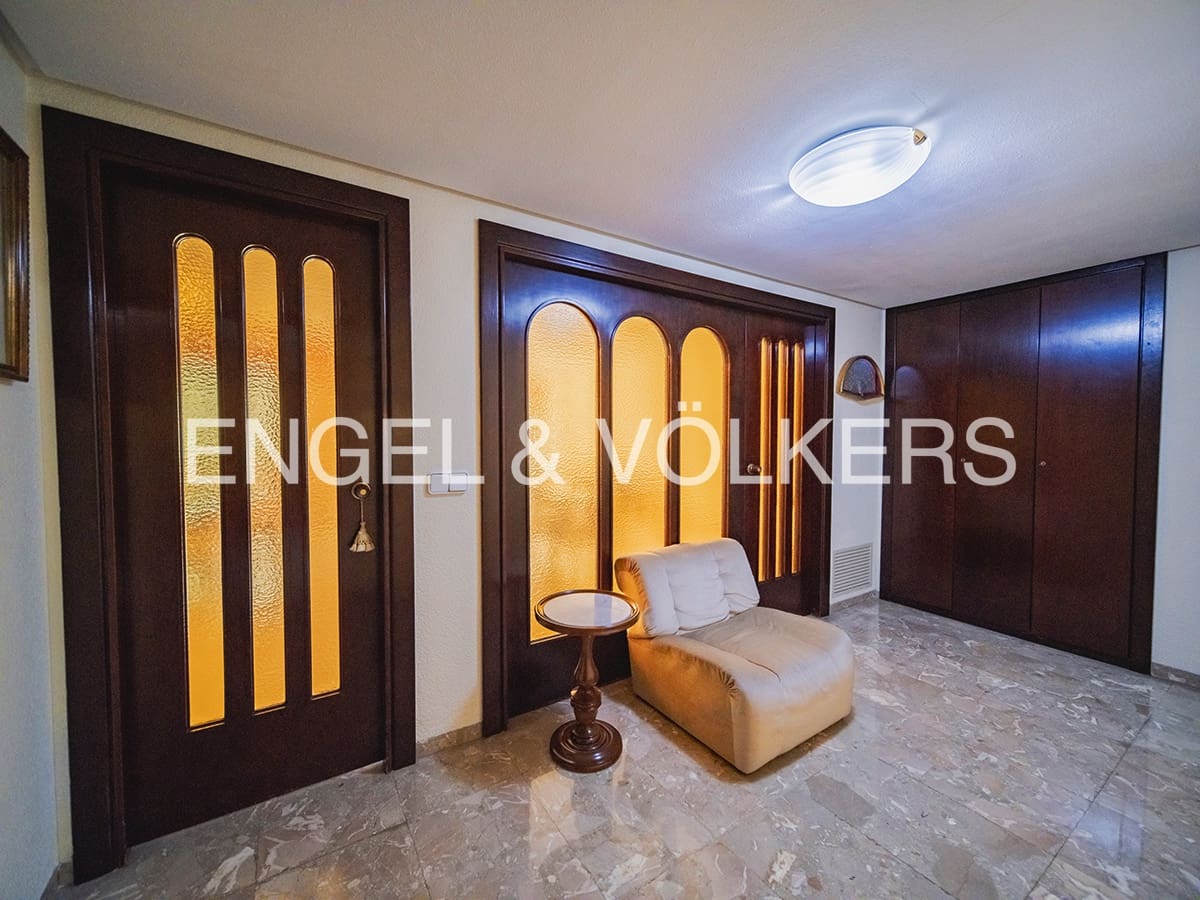 4 soveværelse Lejlighed til salg i Alicante by med garage - € 450.000 (Ref: 8141296)