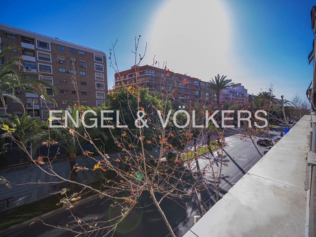 4 soveværelse Lejlighed til salg i Alicante by med garage - € 450.000 (Ref: 8141296)