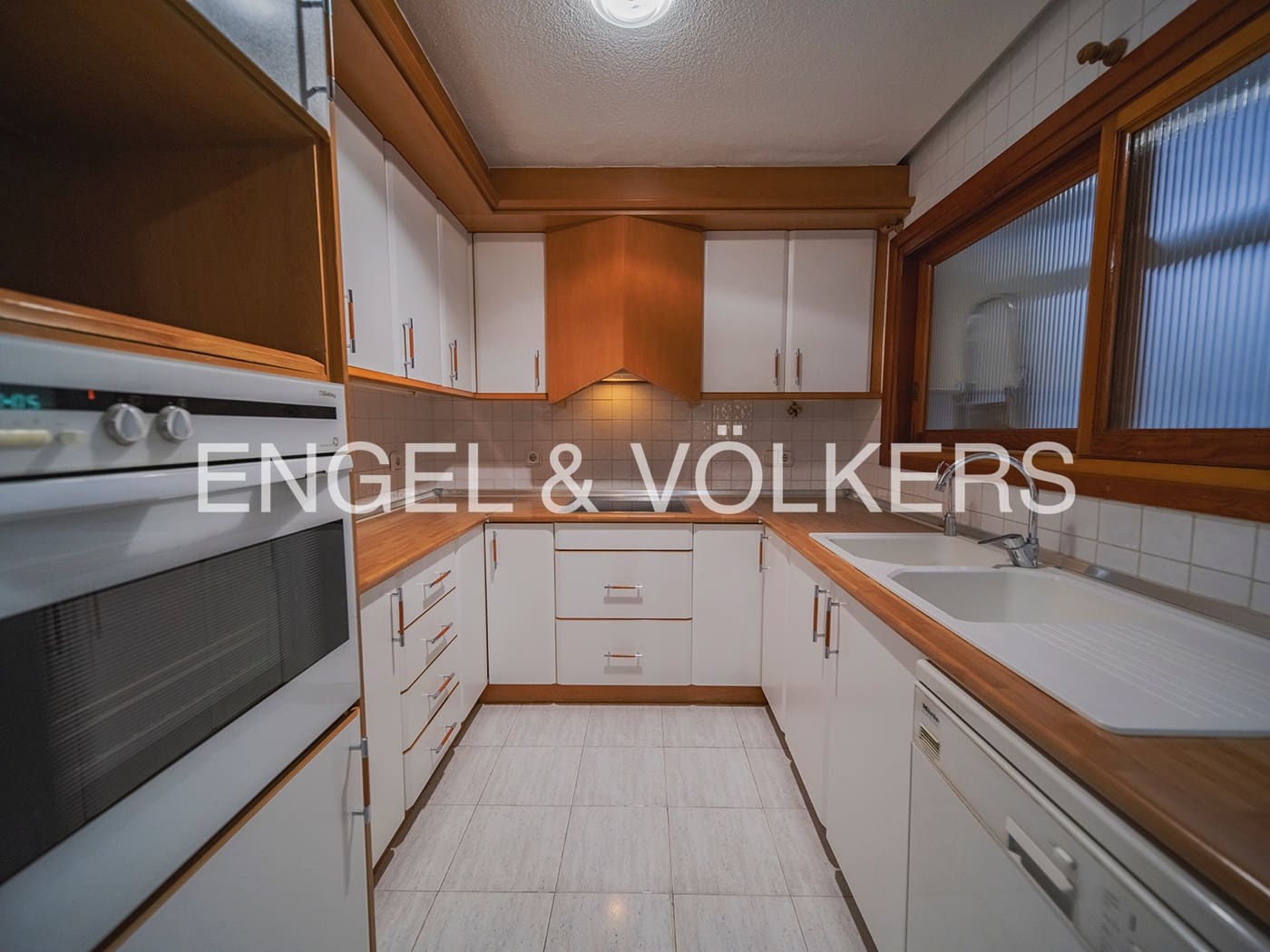 4 soveværelse Lejlighed til salg i Alicante by med garage - € 450.000 (Ref: 8141296)