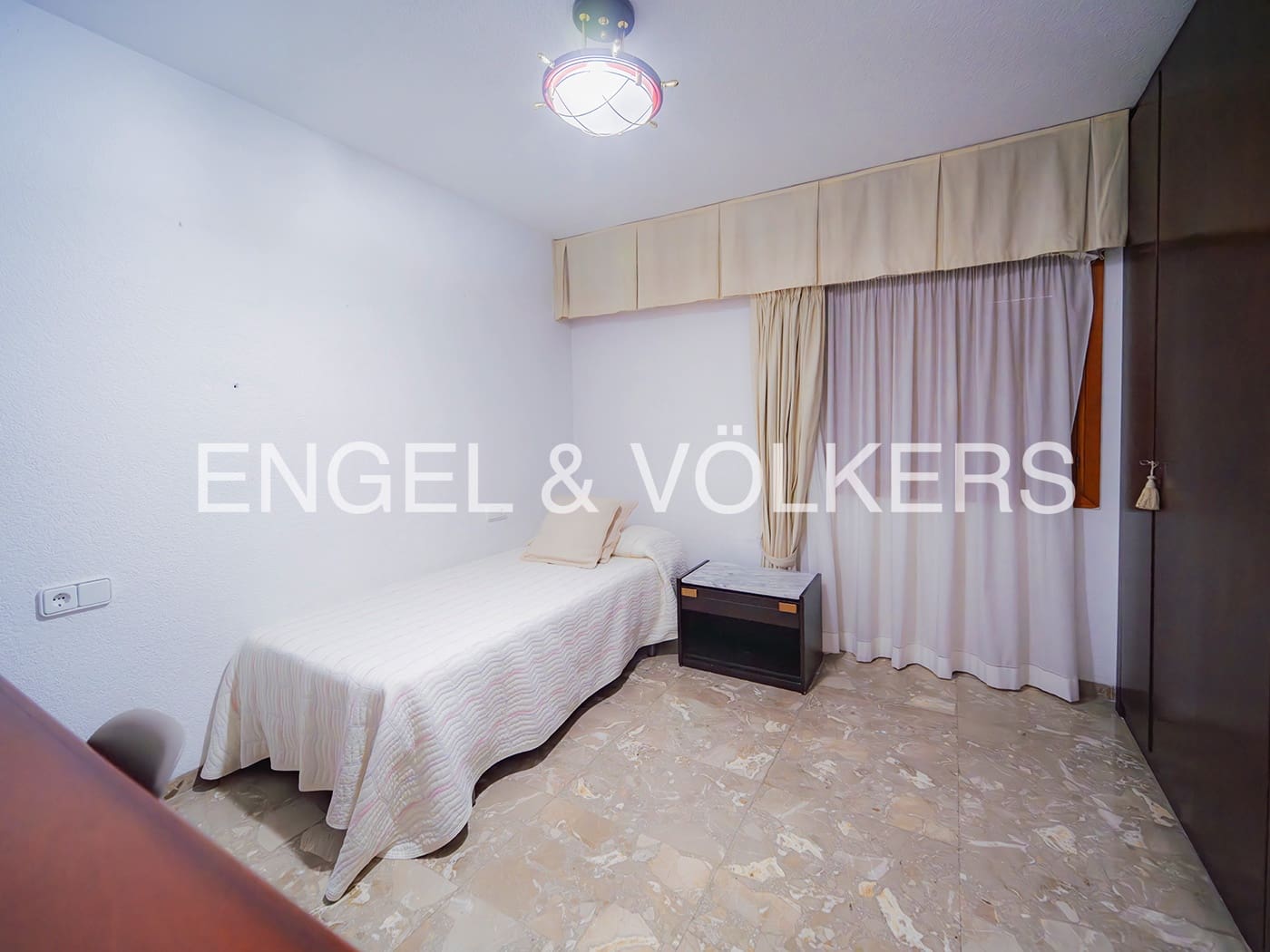 4 soveværelse Lejlighed til salg i Alicante by med garage - € 450.000 (Ref: 8141296)