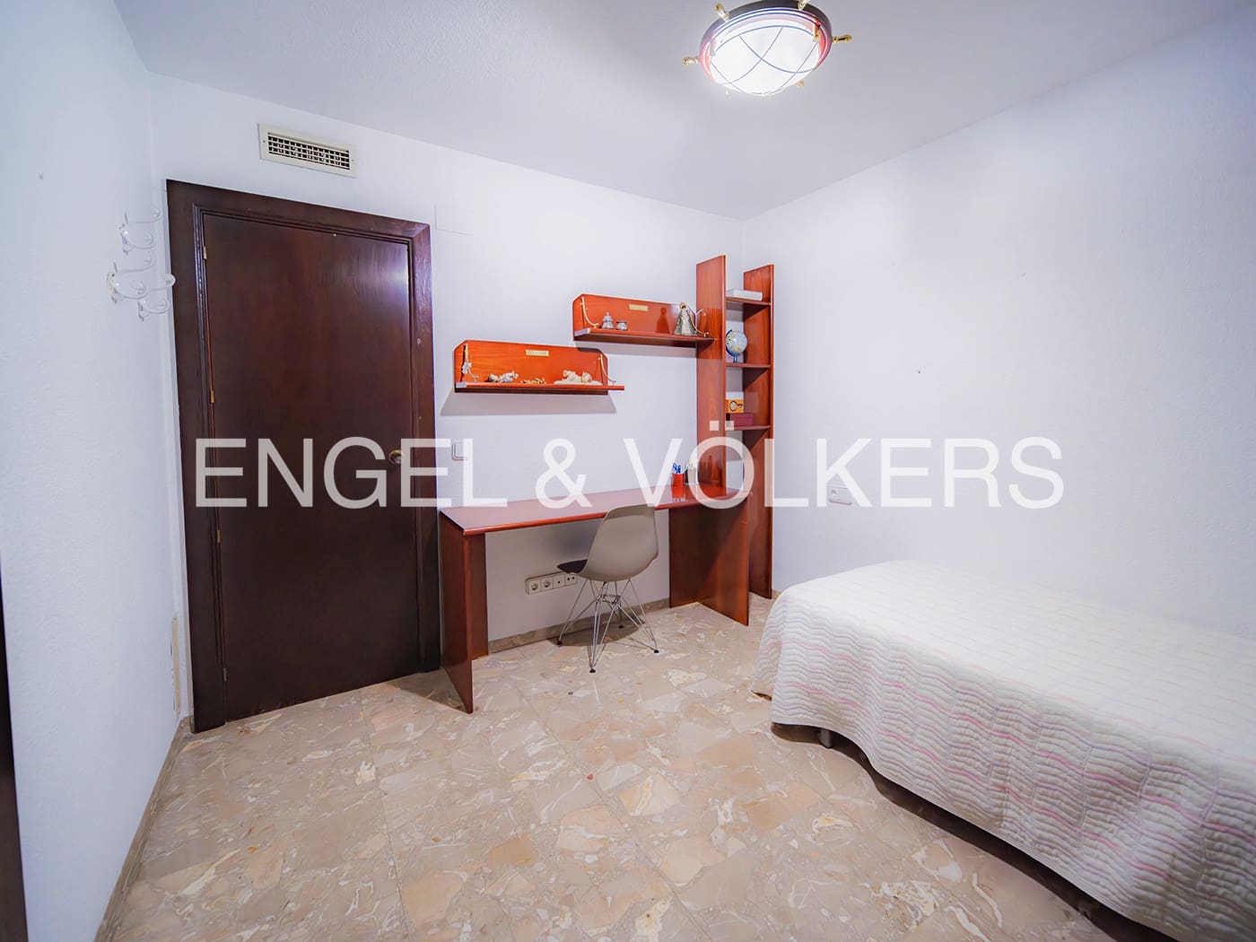 4 soveværelse Lejlighed til salg i Alicante by med garage - € 450.000 (Ref: 8141296)