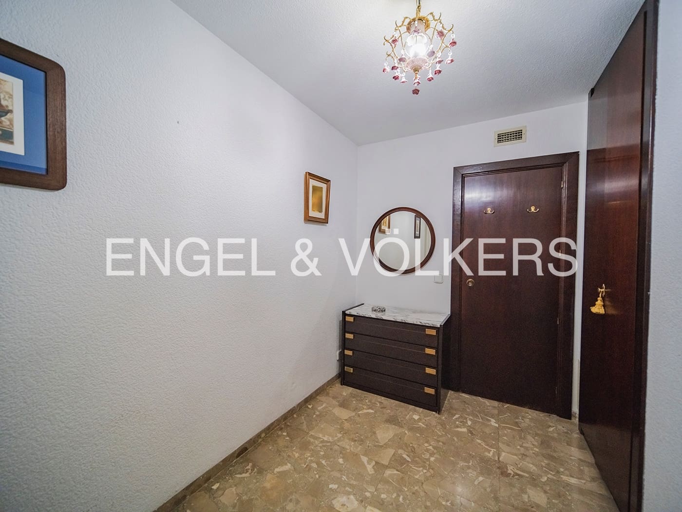 4 soveværelse Lejlighed til salg i Alicante by med garage - € 450.000 (Ref: 8141296)