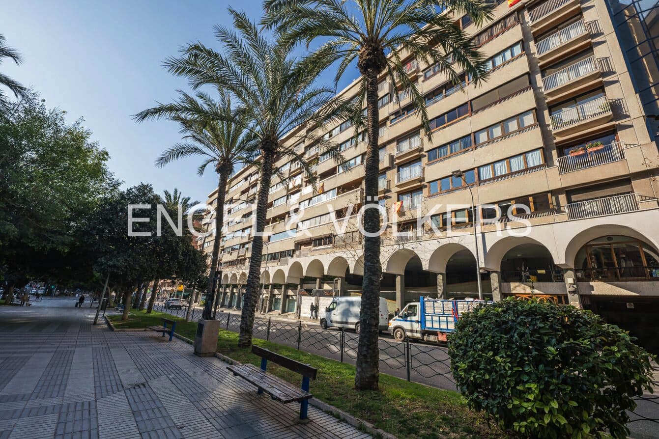 4 soveværelse Lejlighed til salg i Alicante by med garage - € 450.000 (Ref: 8141296)