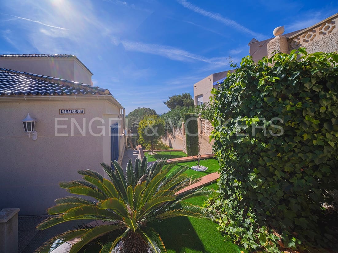 4 soveværelse Villa til salg i El Campello med garage - € 695.000 (Ref: 8173540)