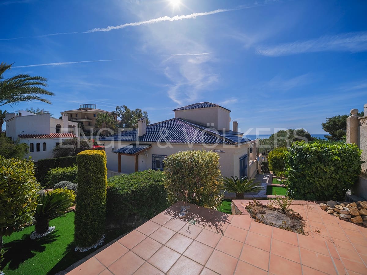 4 soveværelse Villa til salg i El Campello med garage - € 695.000 (Ref: 8173540)