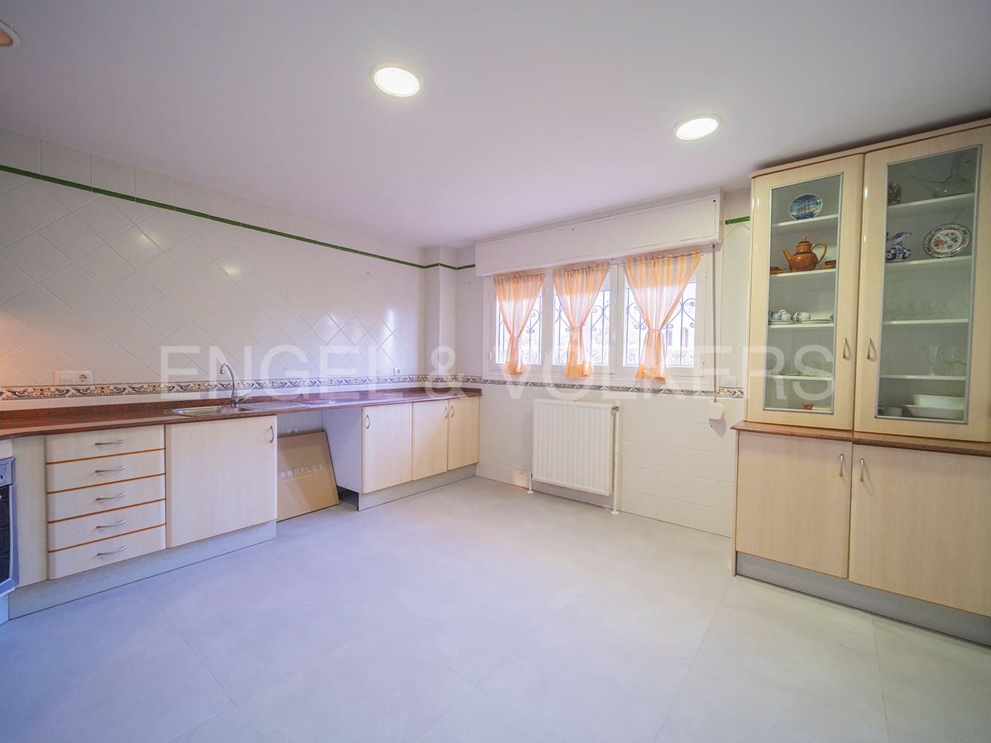 4 soveværelse Villa til salg i El Campello med garage - € 695.000 (Ref: 8173540)