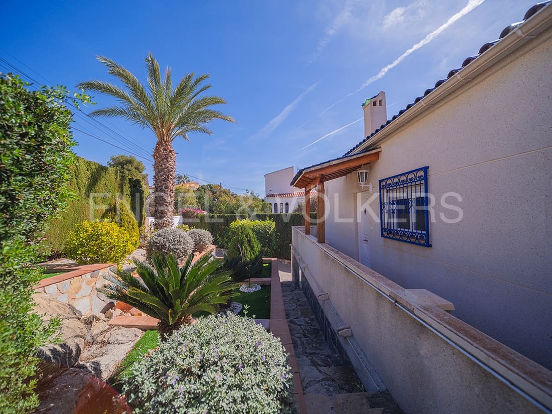 4 soveværelse Villa til salg i El Campello med garage - € 695.000 (Ref: 8173540)