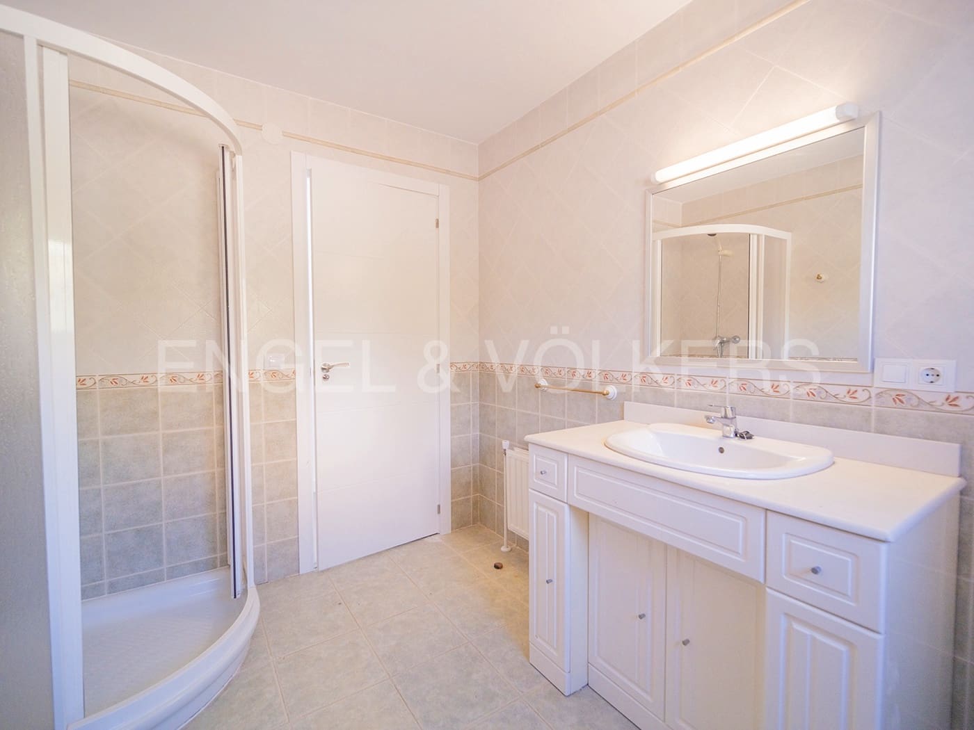 4 soveværelse Villa til salg i El Campello med garage - € 695.000 (Ref: 8173540)