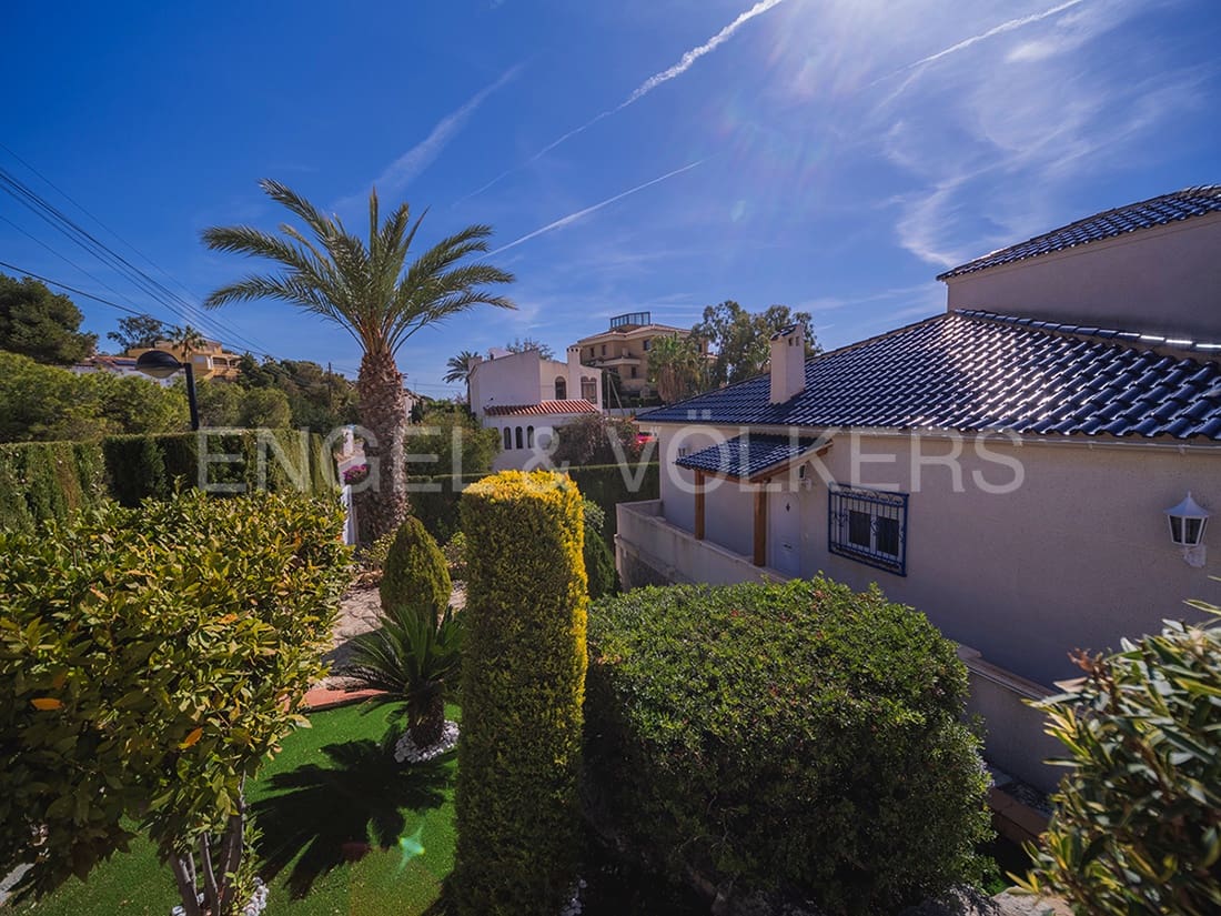 4 soveværelse Villa til salg i El Campello med garage - € 695.000 (Ref: 8173540)