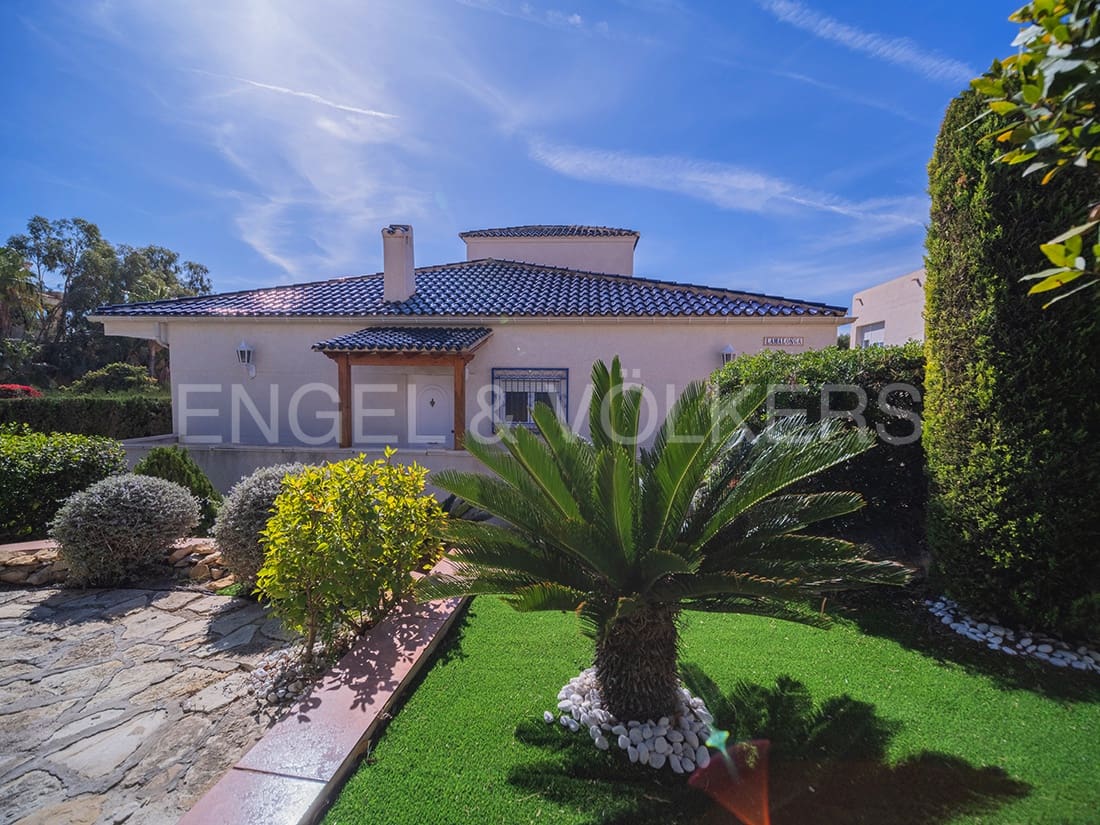 4 soveværelse Villa til salg i El Campello med garage - € 695.000 (Ref: 8173540)