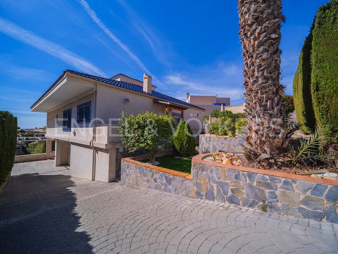 4 soveværelse Villa til salg i El Campello med garage - € 695.000 (Ref: 8173540)