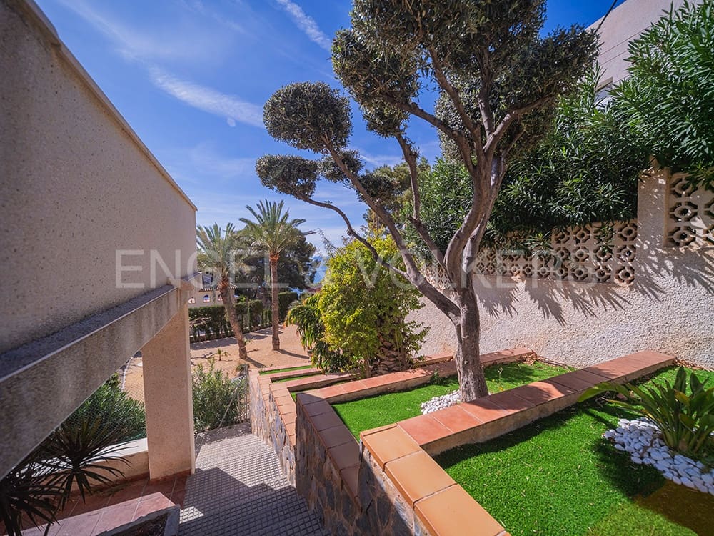 4 soveværelse Villa til salg i El Campello med garage - € 695.000 (Ref: 8173540)