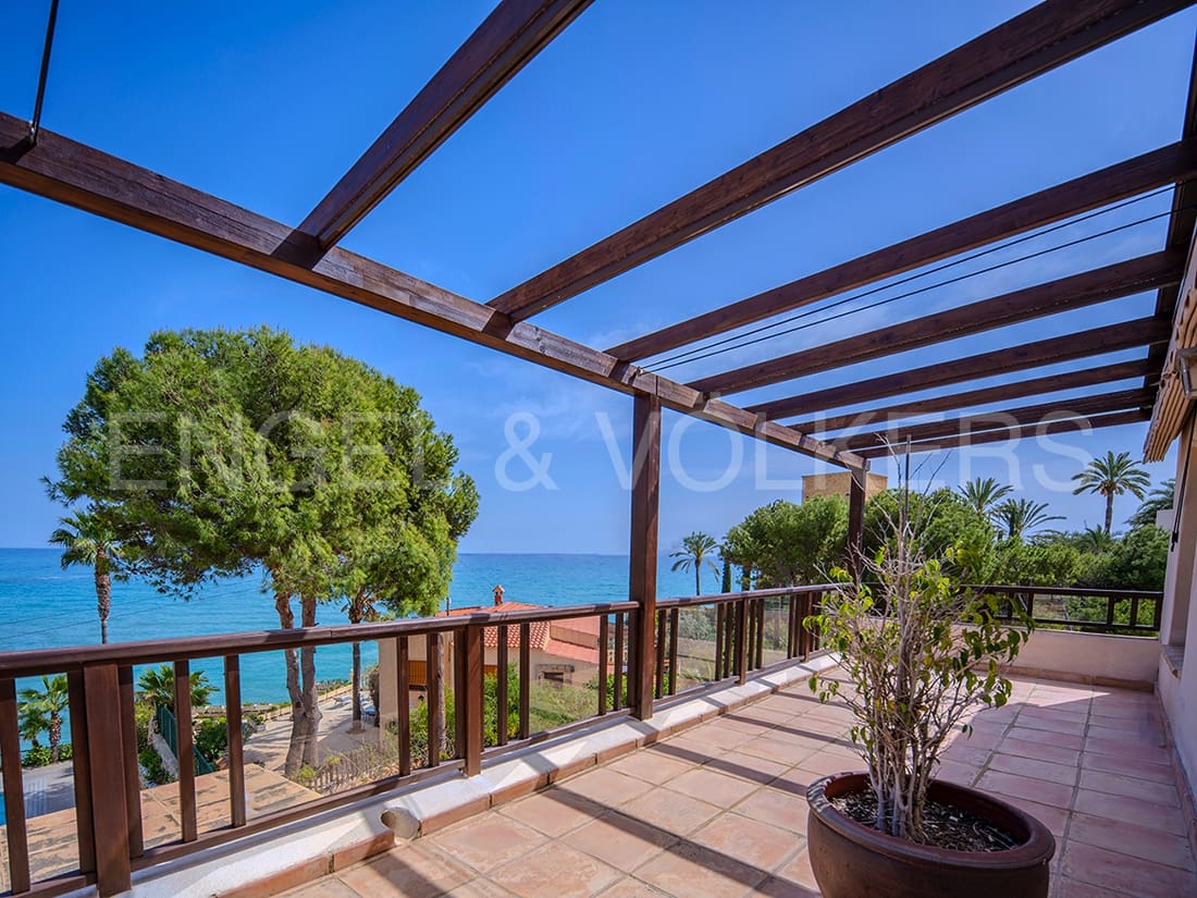 Villa til salgs i El Campello - € 1 190 000 (Ref: 8217893)