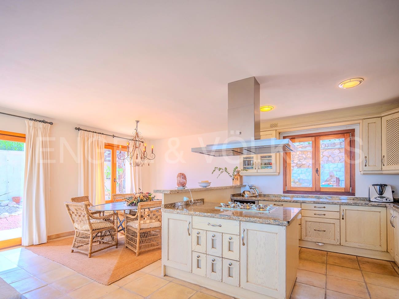 Villa til salgs i El Campello - € 1 190 000 (Ref: 8217893)