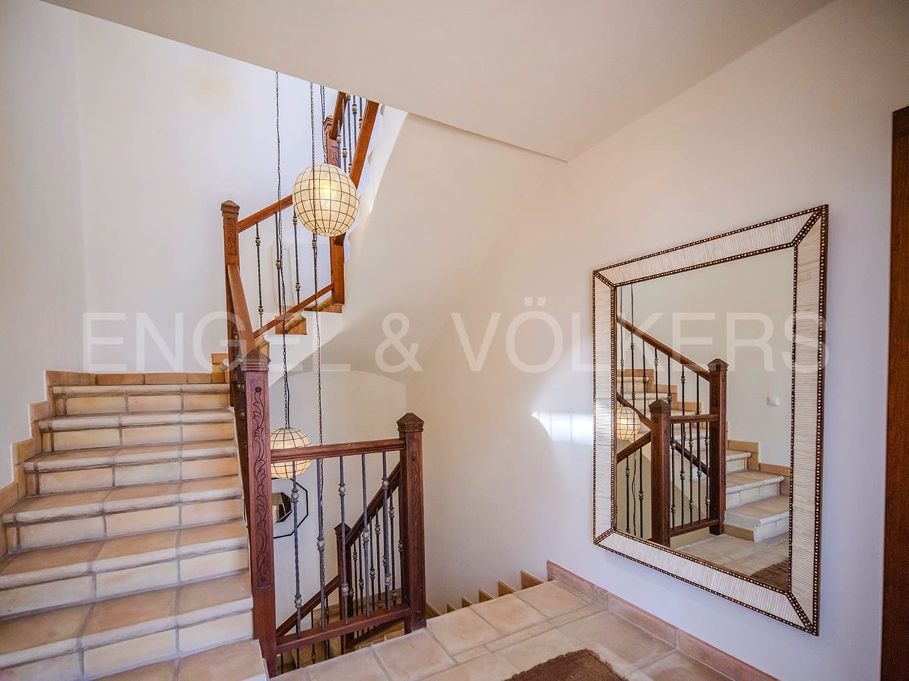 Villa til salgs i El Campello - € 1 190 000 (Ref: 8217893)