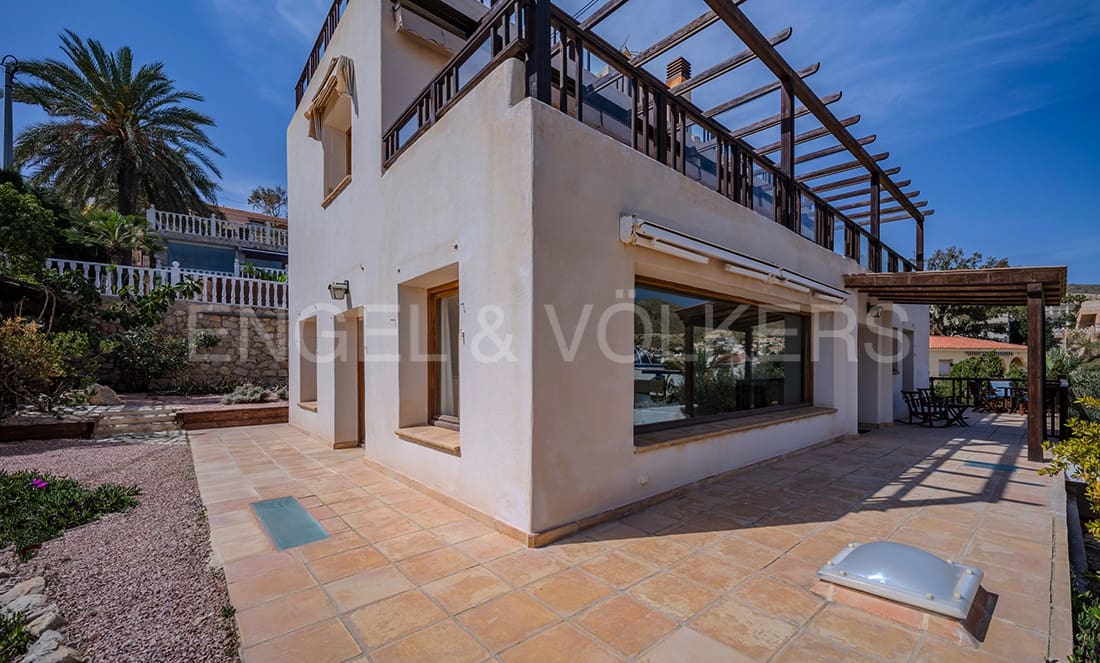 Villa til salgs i El Campello - € 1 190 000 (Ref: 8217893)