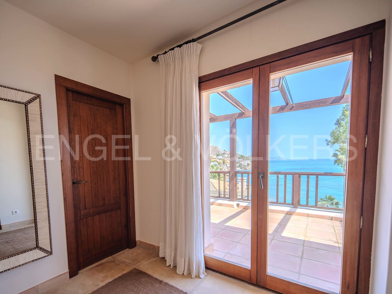 Villa til salgs i El Campello - € 1 190 000 (Ref: 8217893)