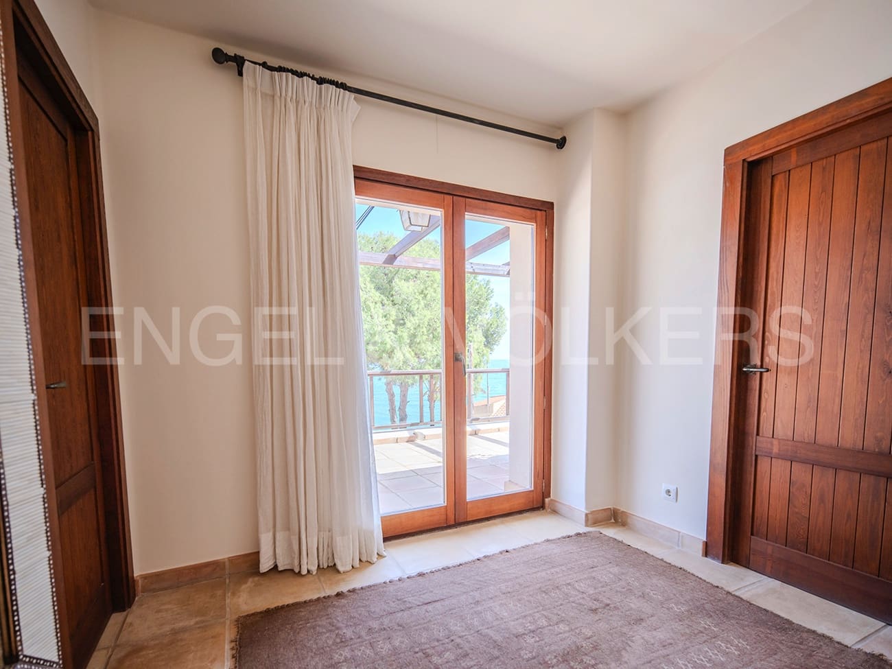 Villa til salgs i El Campello - € 1 190 000 (Ref: 8217893)