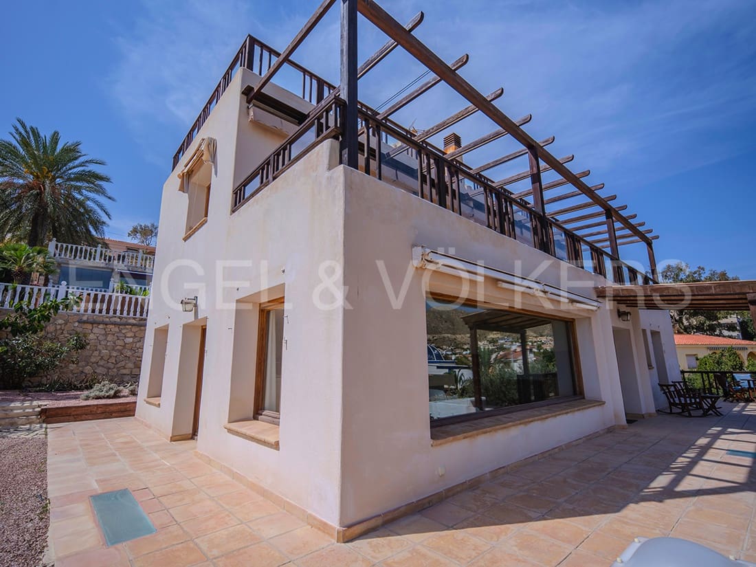 Villa til salgs i El Campello - € 1 190 000 (Ref: 8217893)