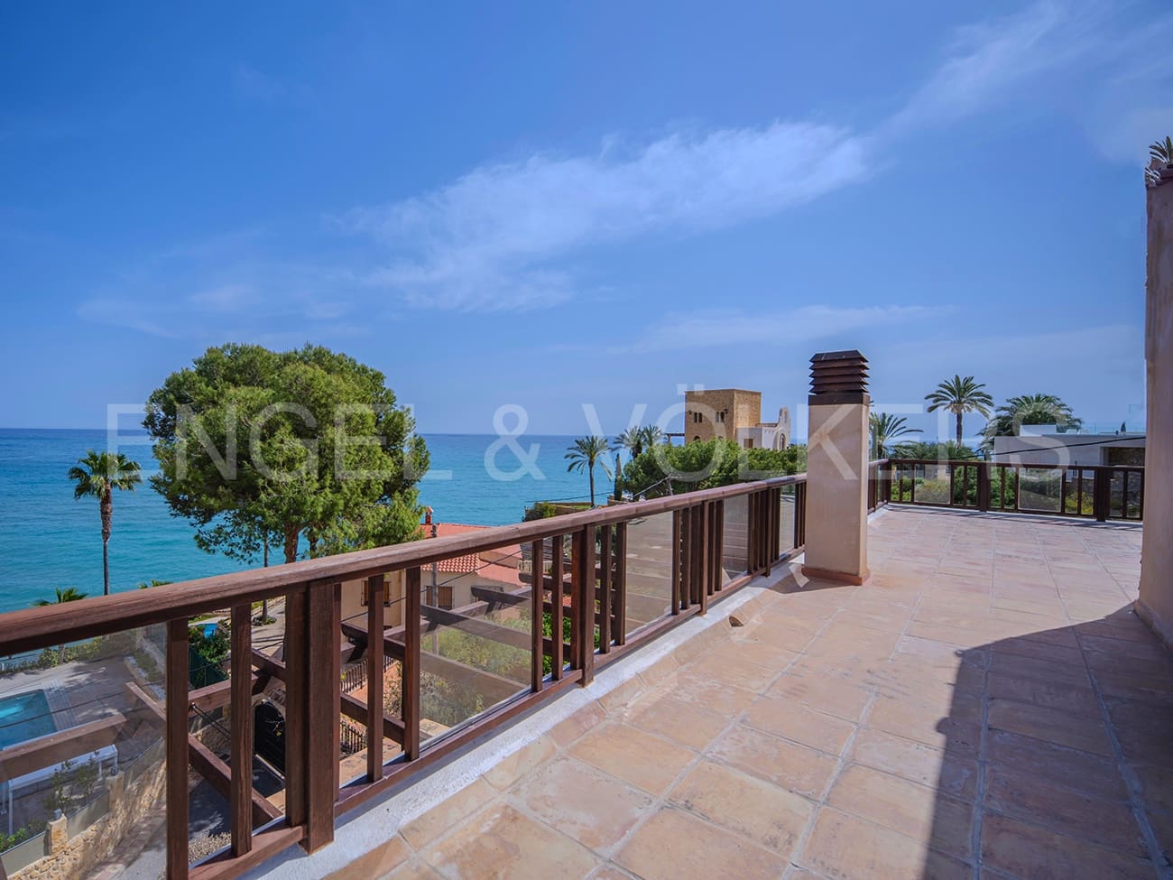 Villa til salgs i El Campello - € 1 190 000 (Ref: 8217893)