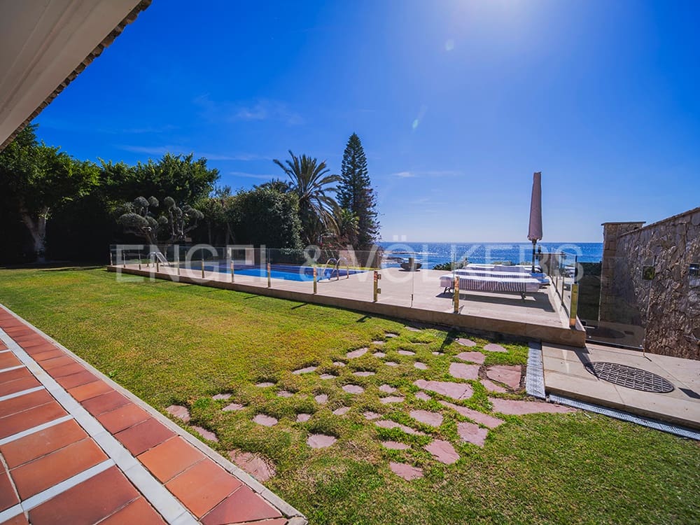 Villa til salg i Alicante by med swimmingpool garage - € 3.800.000 (Ref: 8277437)