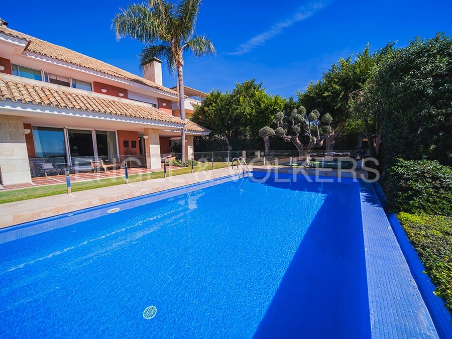Villa til salg i Alicante by med swimmingpool garage - € 3.800.000 (Ref: 8277437)