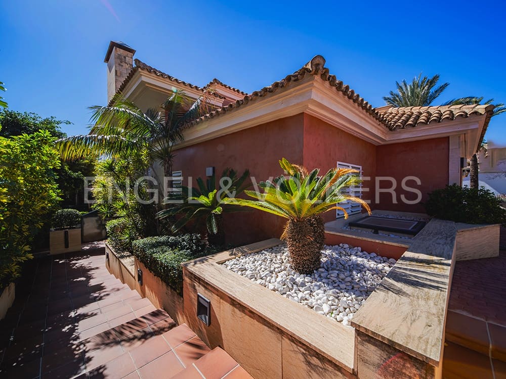 Villa til salg i Alicante by med swimmingpool garage - € 3.800.000 (Ref: 8277437)