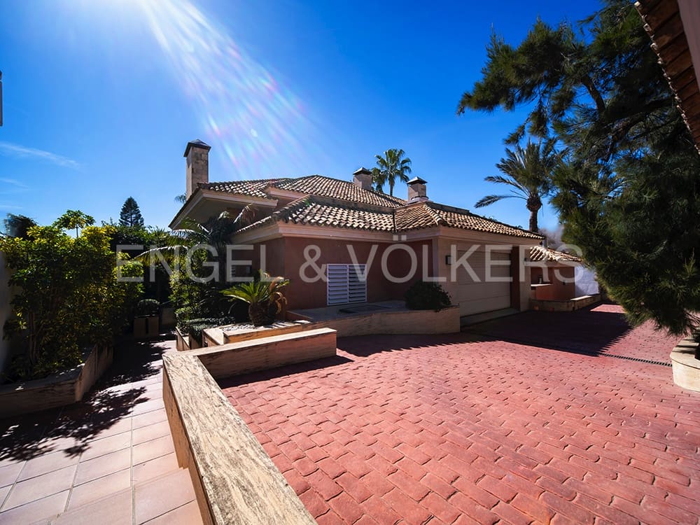 Villa til salg i Alicante by med swimmingpool garage - € 3.800.000 (Ref: 8277437)