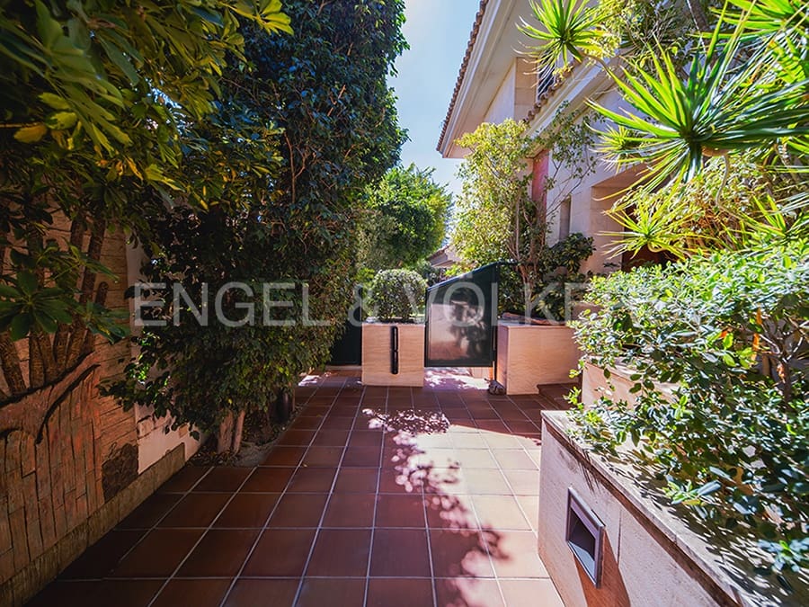 Villa til salg i Alicante by med swimmingpool garage - € 3.800.000 (Ref: 8277437)