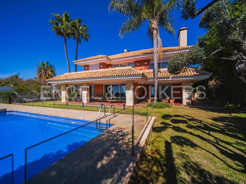 Villa til salg i Alicante by med swimmingpool garage - € 3.800.000 (Ref: 8277437)
