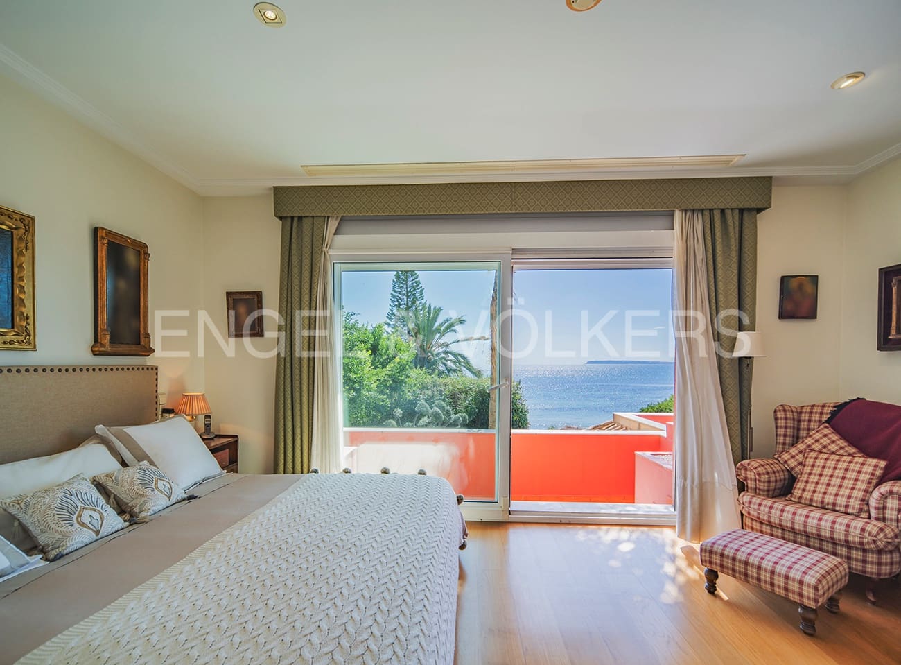 Villa til salg i Alicante by med swimmingpool garage - € 3.800.000 (Ref: 8277437)