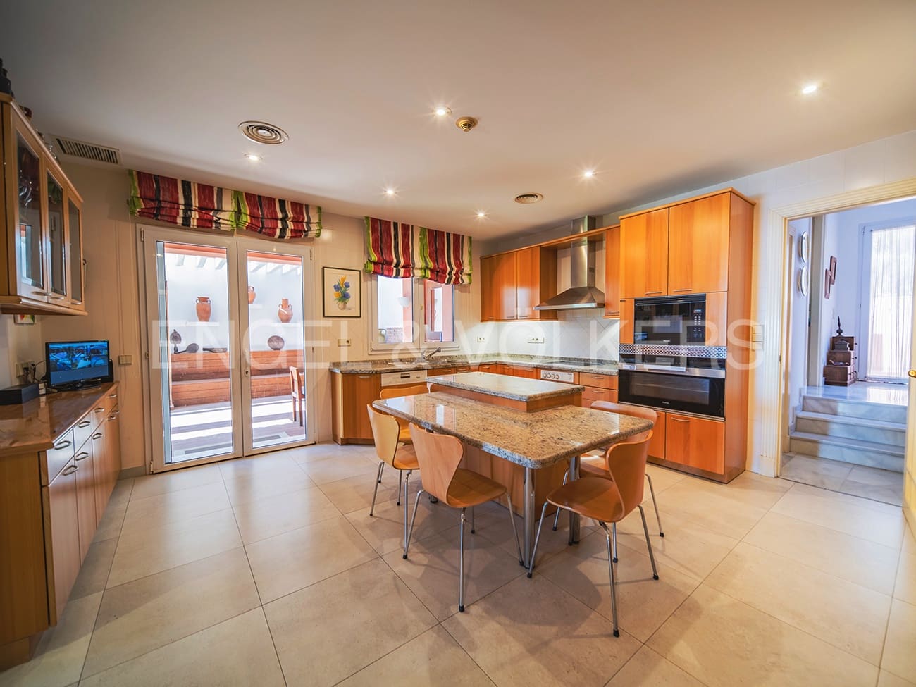 Villa til salg i Alicante by med swimmingpool garage - € 3.800.000 (Ref: 8277437)