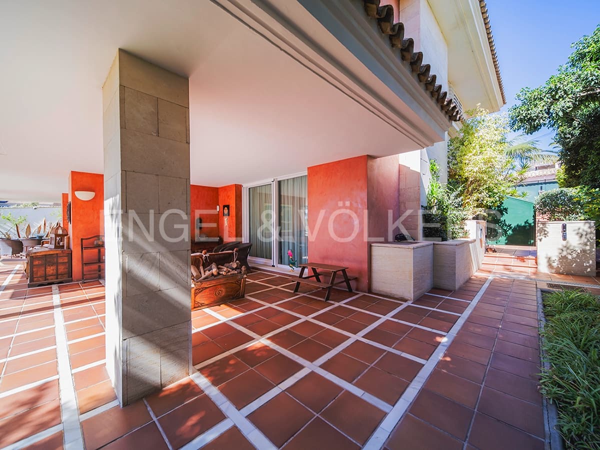 Villa til salg i Alicante by med swimmingpool garage - € 3.800.000 (Ref: 8277437)