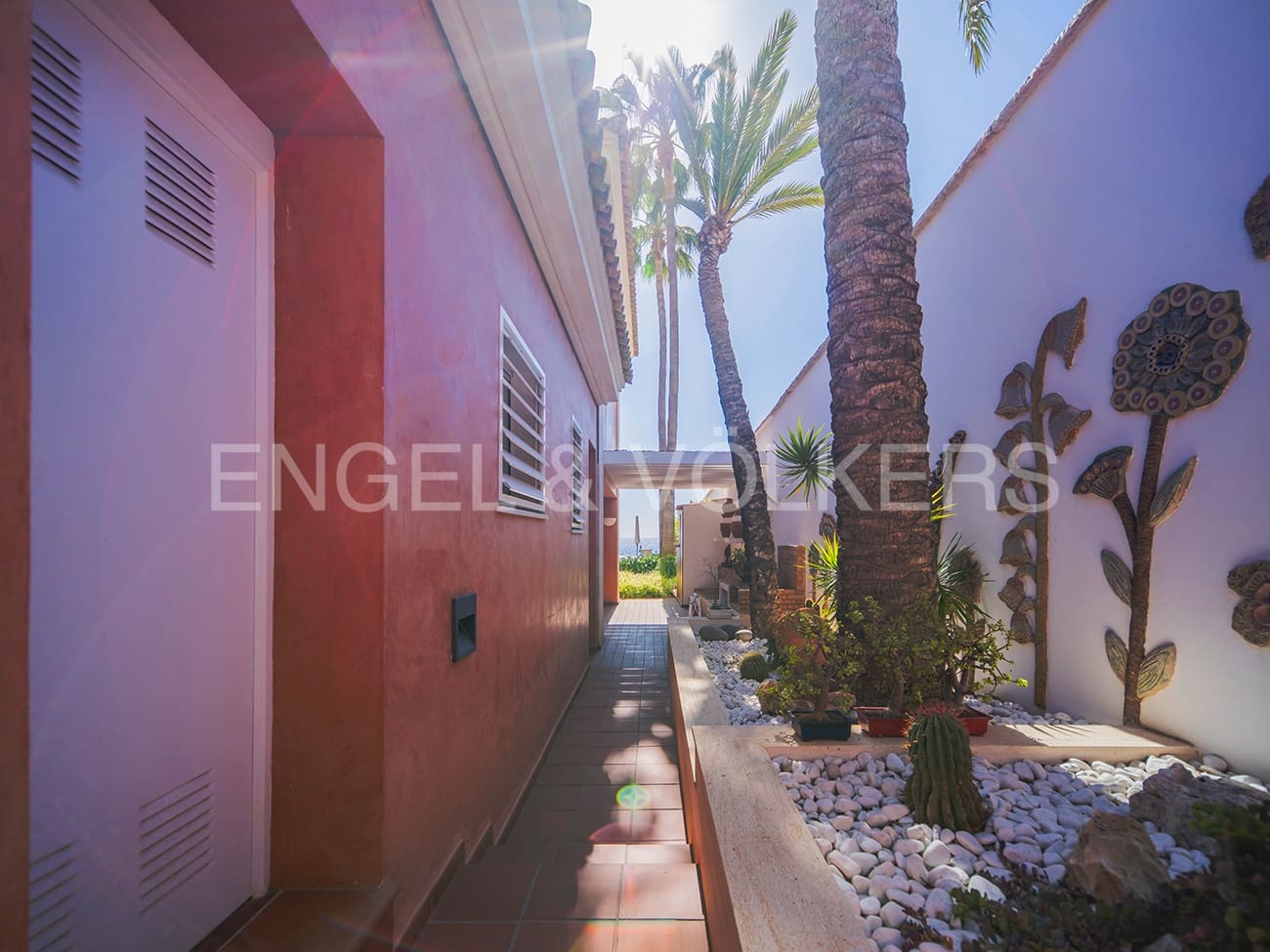 Villa til salg i Alicante by med swimmingpool garage - € 3.800.000 (Ref: 8277437)