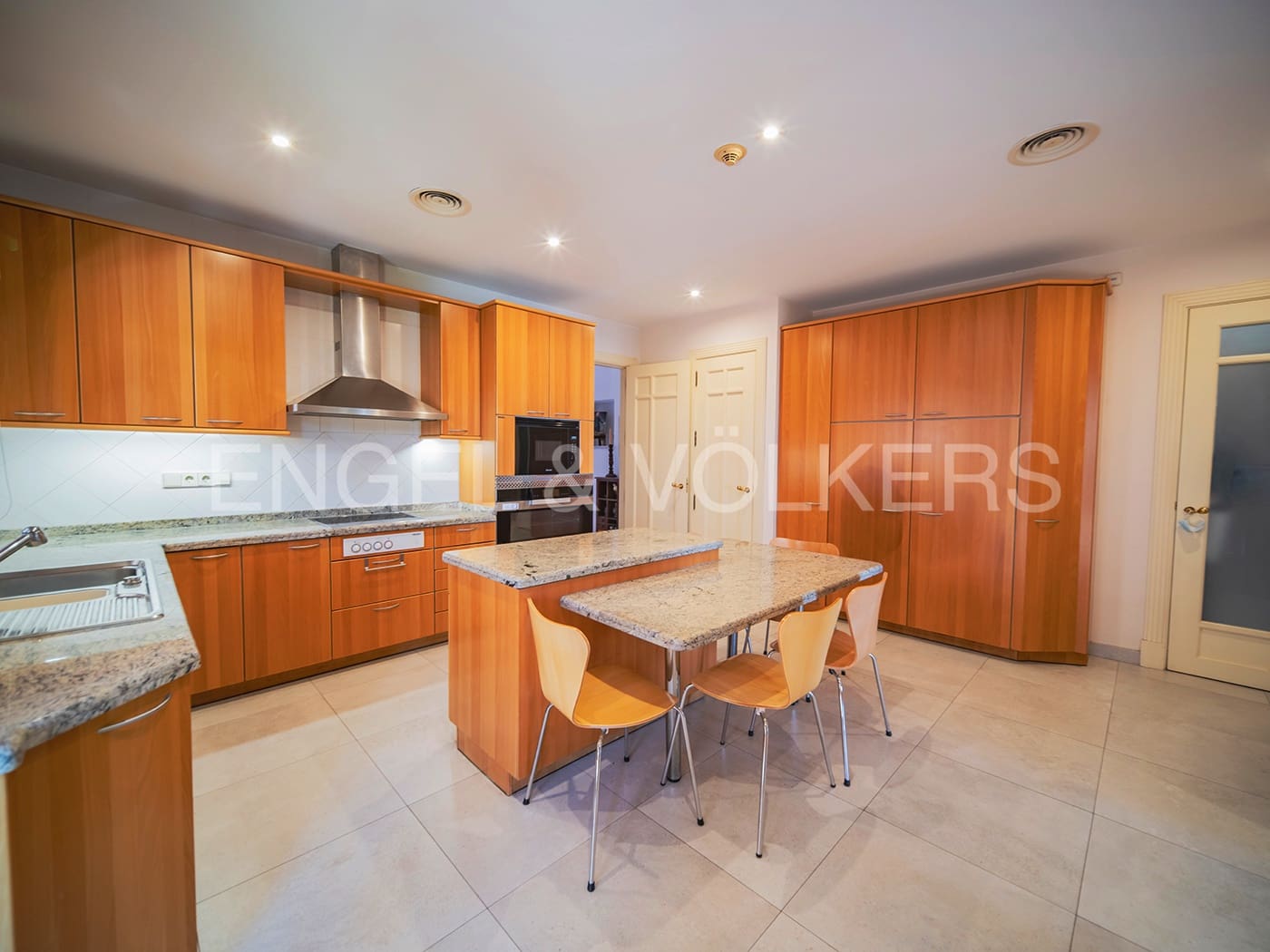 Villa til salg i Alicante by med swimmingpool garage - € 3.800.000 (Ref: 8277437)