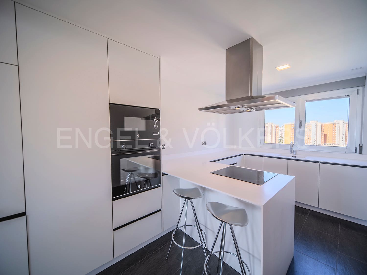2 Zimmer Apartment zu verkaufen in Alicante / Alacant Stadt mit Pool Garage - 1.100.000 € (Ref: 8397181)