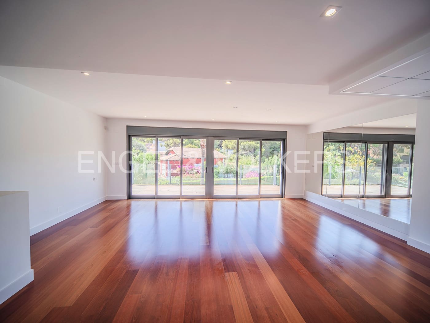 3 soveværelse Semi-Rækkehus til salg i Alicante by med swimmingpool garage - € 1.100.000 (Ref: 8479676)