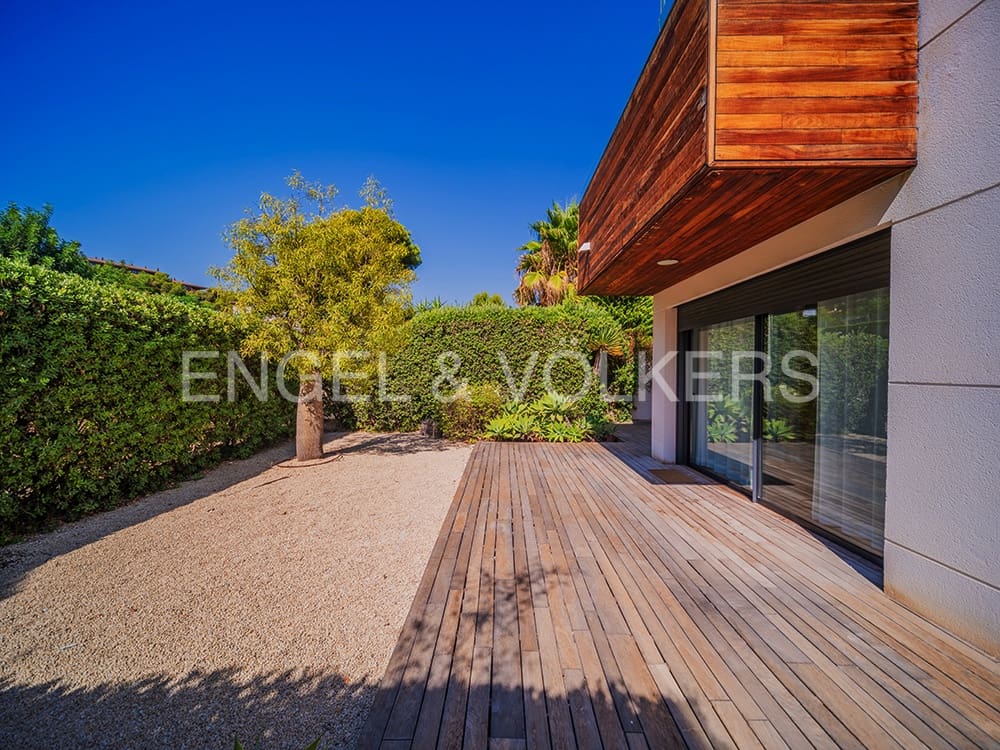 3 soveværelse Semi-Rækkehus til salg i Alicante by med swimmingpool garage - € 1.100.000 (Ref: 8479676)