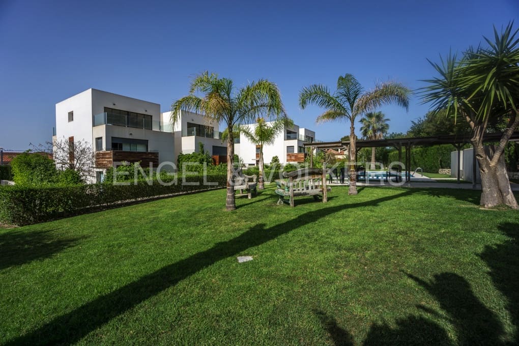 3 soveværelse Semi-Rækkehus til salg i Alicante by med swimmingpool garage - € 1.100.000 (Ref: 8479676)