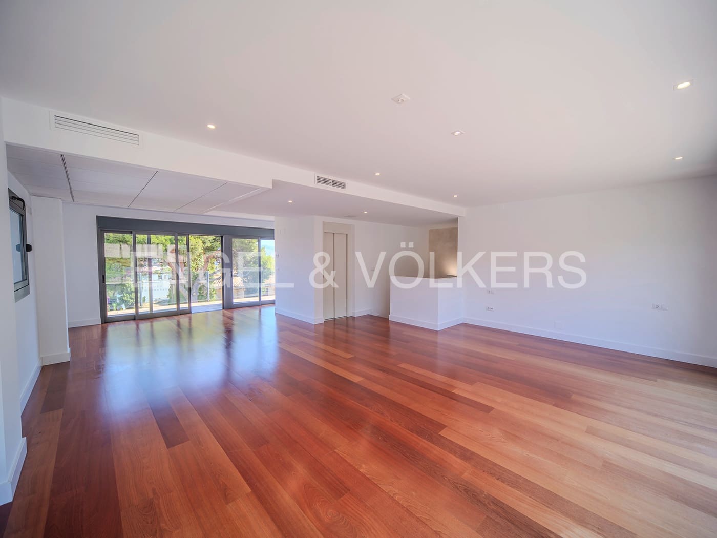 3 soveværelse Semi-Rækkehus til salg i Alicante by med swimmingpool garage - € 1.100.000 (Ref: 8479676)